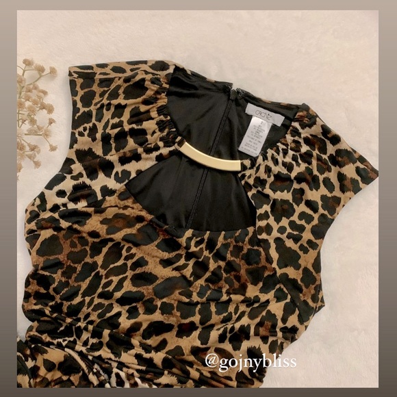 CACHE • Leopard Print Ruched Dress Cut Out Neckline Gold Detail Size 2 • (NWOT) - Picture 4 of 6
